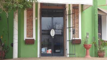 Fachada de la propiedad