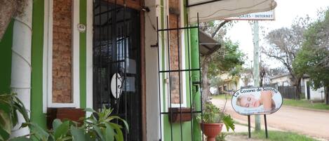 Entrada al alojamiento