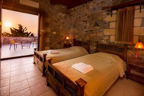 Villa, 2 soverom (Lefkothea) | Sengetøy av topp kvalitet, safe på rommet og strykejern/-brett