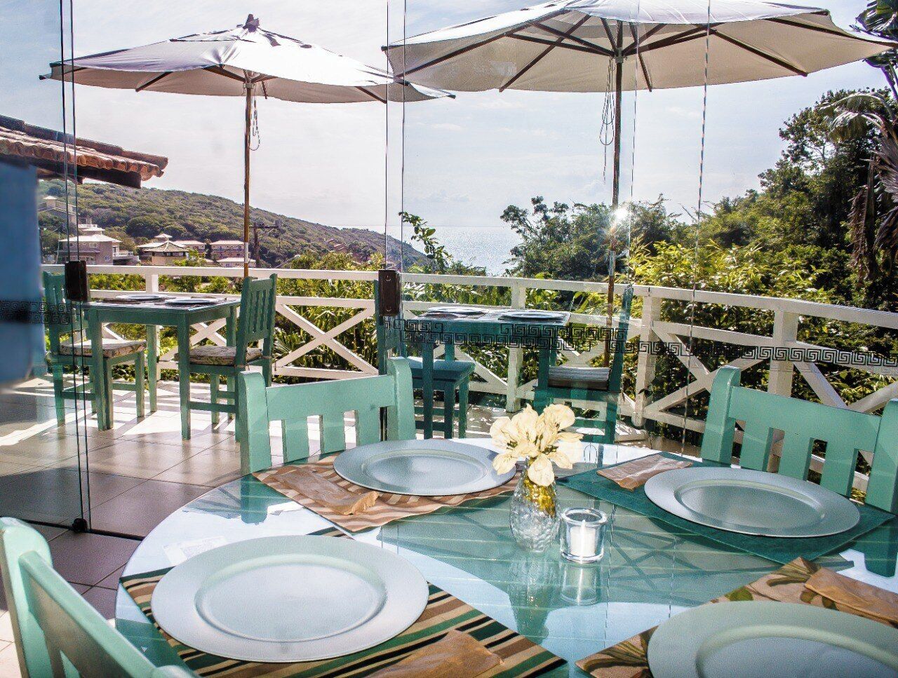 Breakfast, lunch, dinner served; international cuisine 