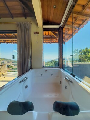 Deluxe Suite, 1 Katil Kelamin (Double), Jetted Tub, Ocean View | 1 bilik tidur, peti besi dalam bilik, Wi-fi percuma, cadar katil 