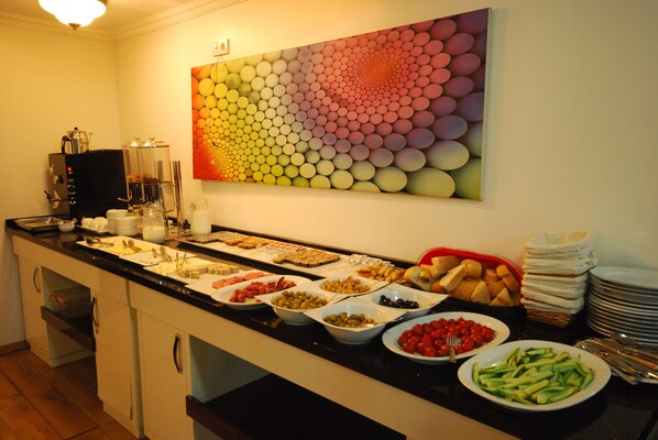 Daily buffet breakfast (TRY 150 per person)
