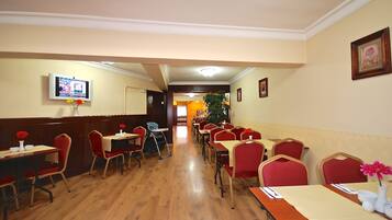 Daily buffet breakfast (TRY 150 per person)