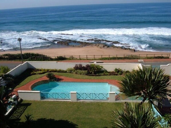 0B | Pool | Outdoor pool