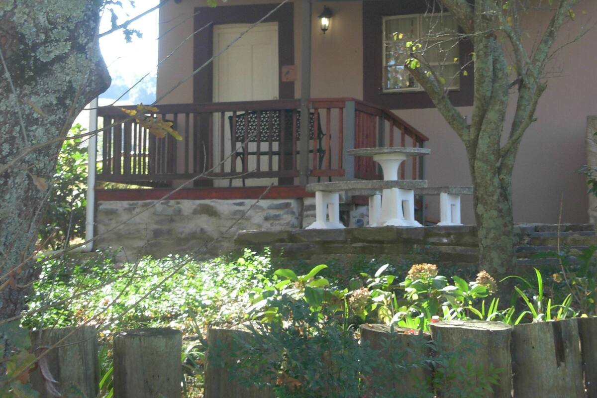 Pygmy Cottage | Cofres nos quartos