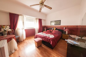Minibar, in-room safe, desk, rollaway beds - Hotel Cá Doro (Mar del Plata)