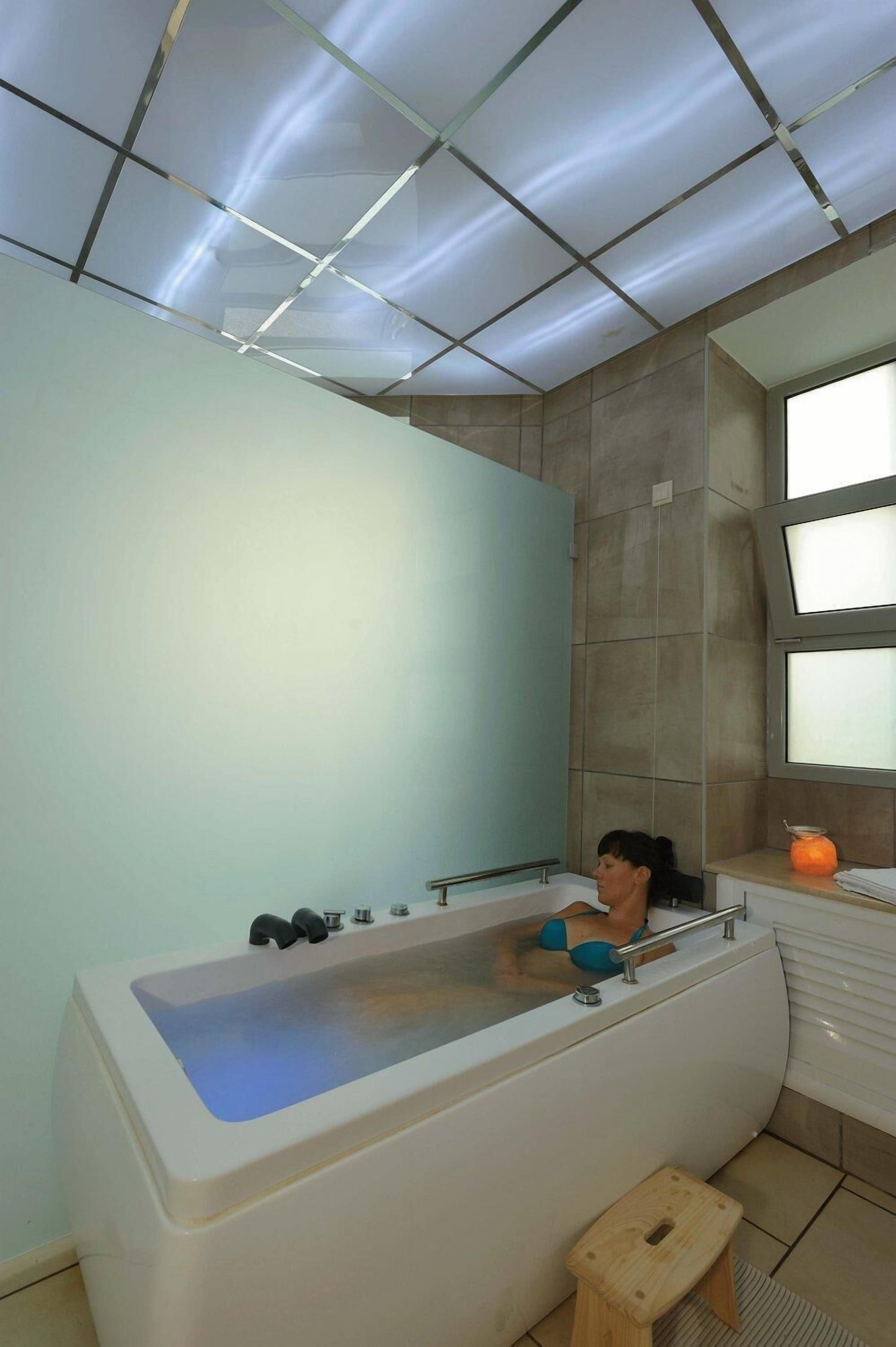 couples treatment room(s), sauna, hot tub, hot springs/mineral springs