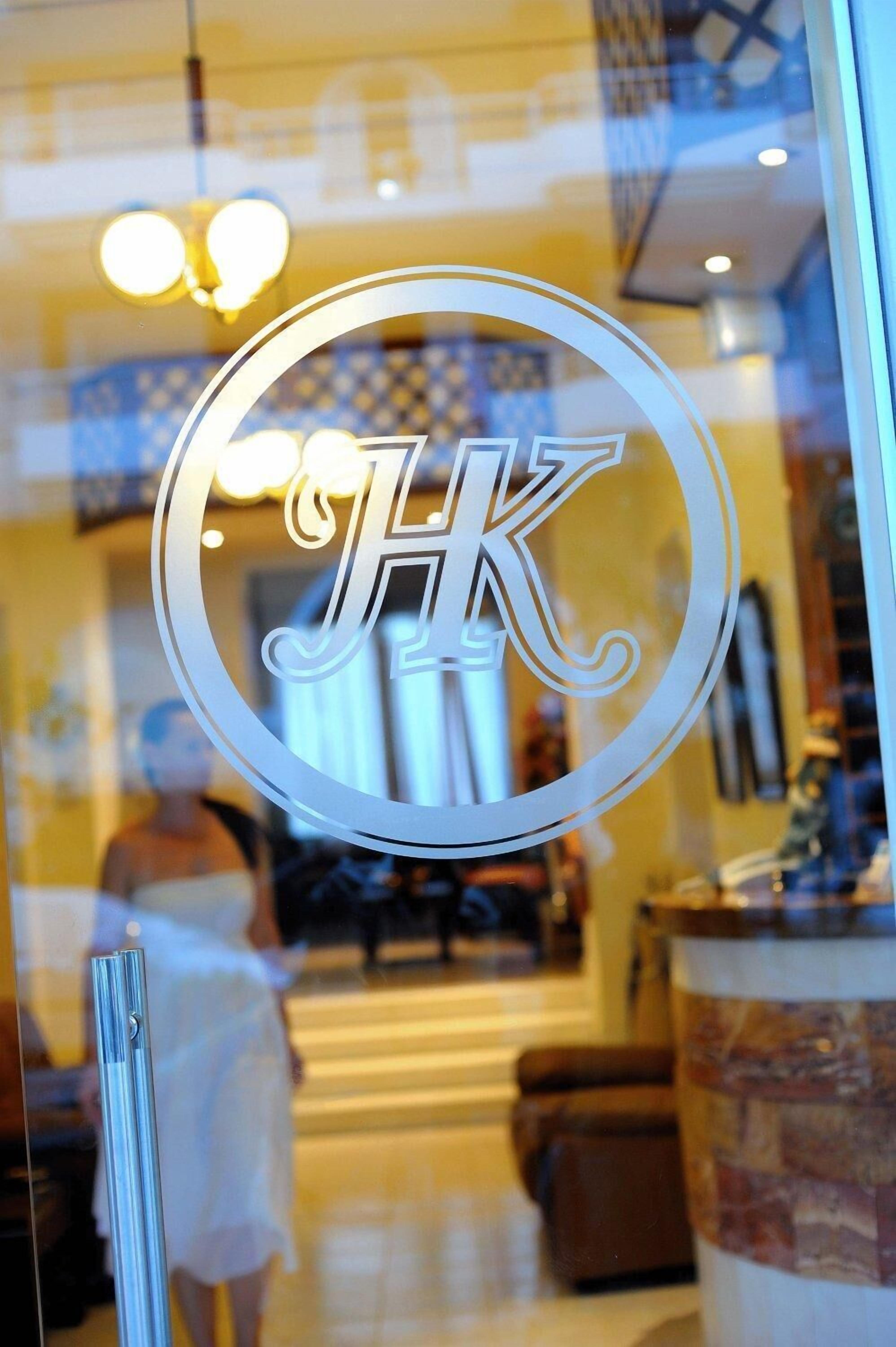 breakfast, lunch and dinner served