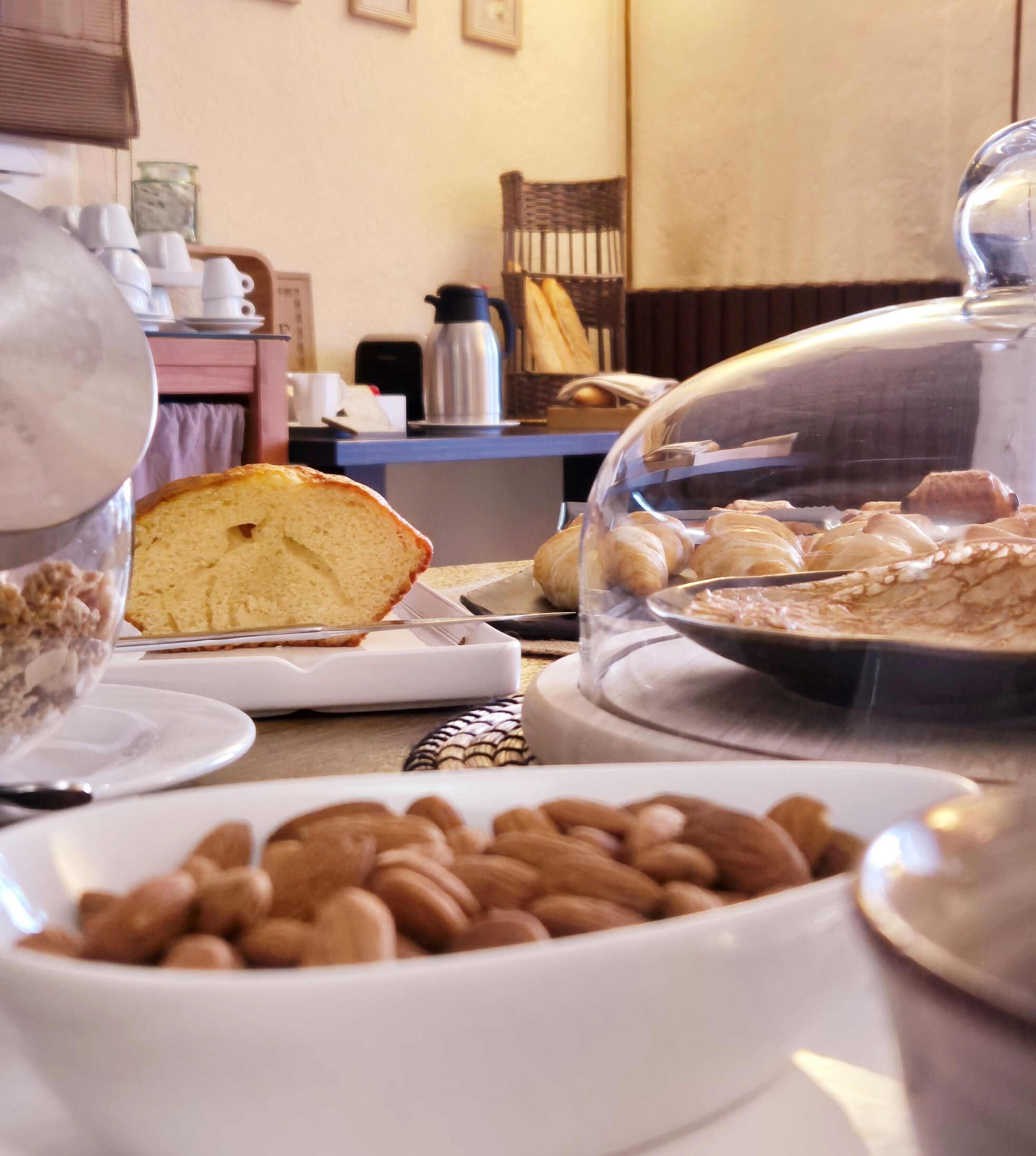 lunch and dinner served, regional cuisine