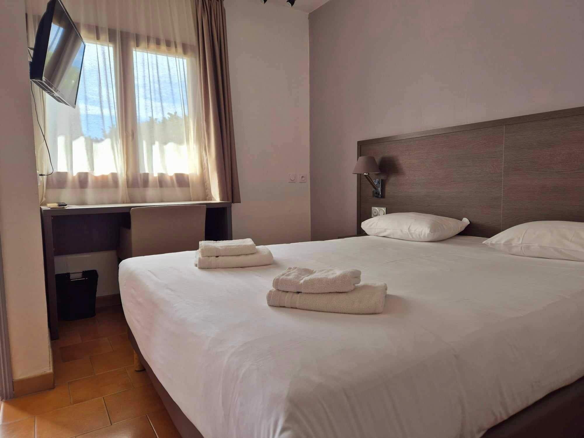 comfort double room park view | desk, soundproofing, free cots/infant beds, free wifi