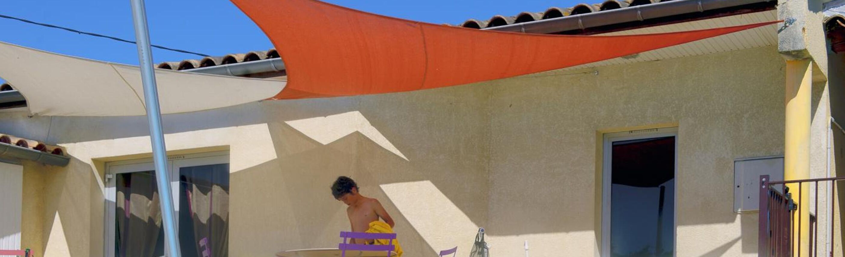 outdoor pool, open 9:00 am to 9:00 pm, pool loungers