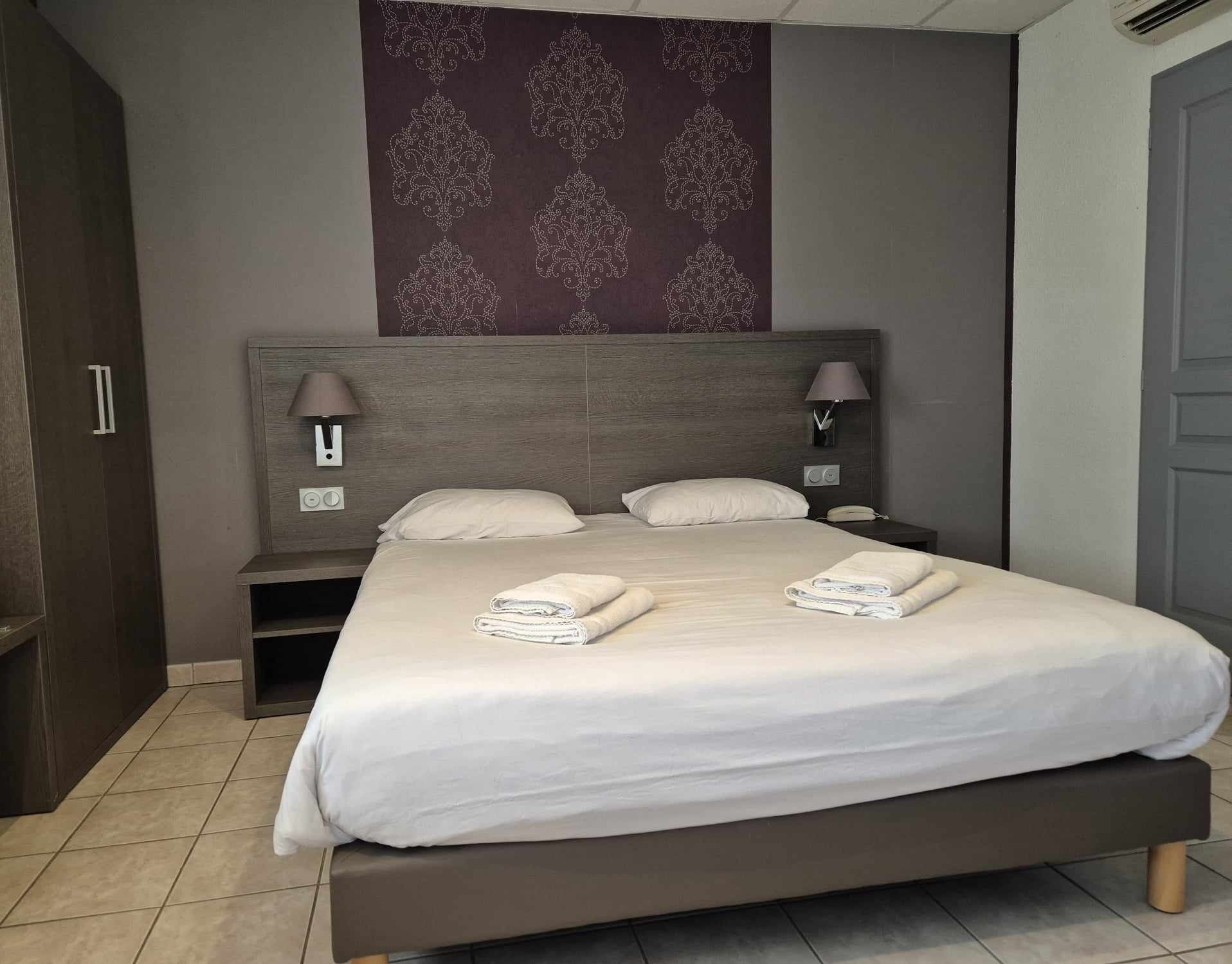 superior double room | desk, soundproofing, free cots/infant beds, free wifi