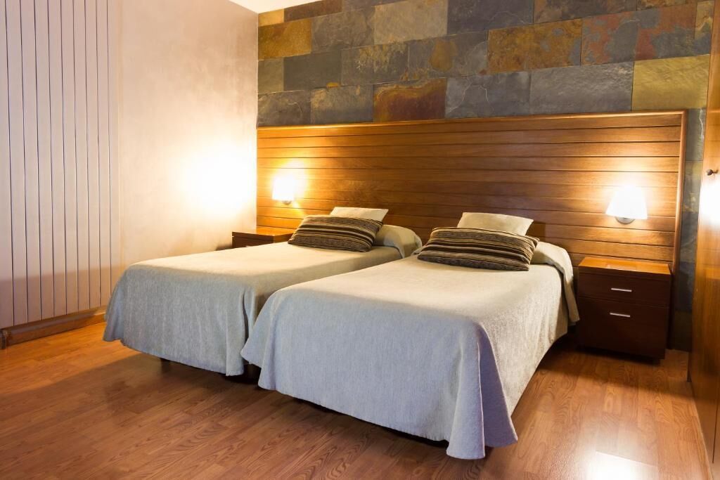 soundproofing, free wifi, bed sheets