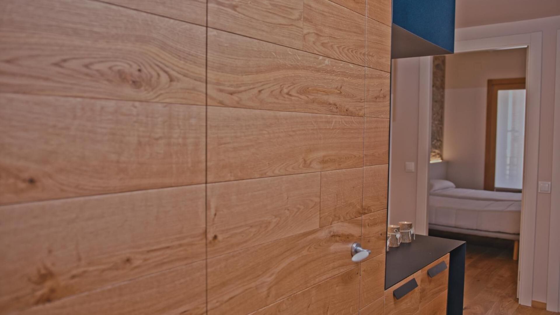 soundproofing, free wifi, bed sheets