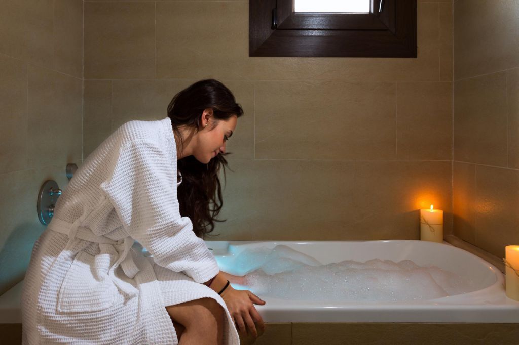 superior double room | bathroom | shower, hair dryer, towels