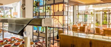 Spécialités Cuisine locale et internationale