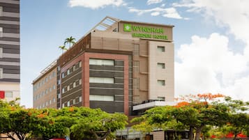 Vista frontal de la propiedad