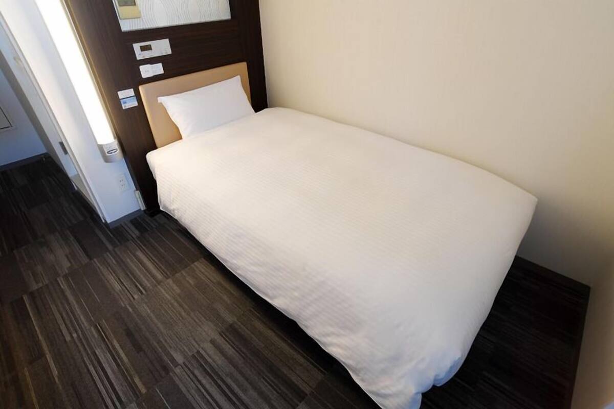 羽絨被、書桌、免費 Wi-Fi、床單