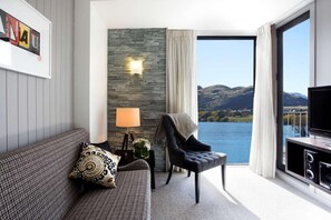 Lake view - DoubleTree by Hilton Queenstown (Kawarau Falls)