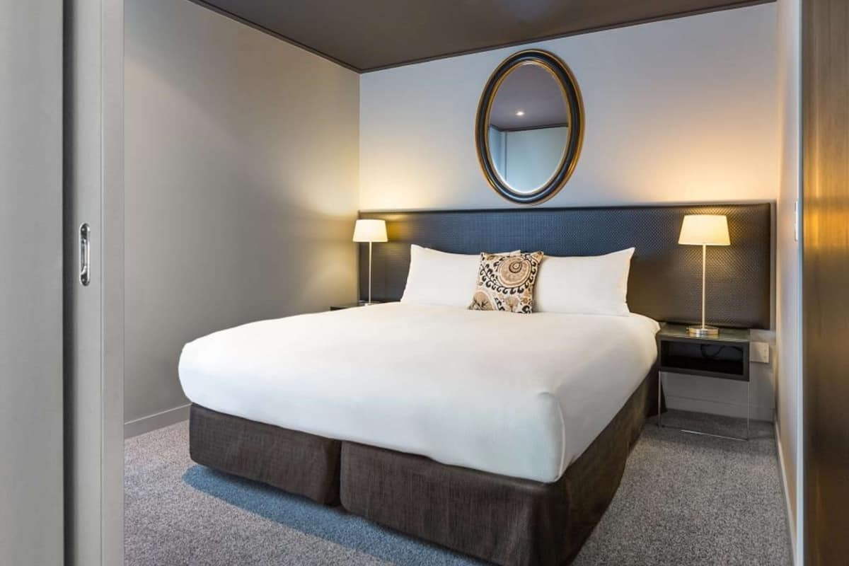 In-room safe, soundproofing, free WiFi, bed sheets