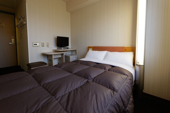 A hotel room with a large bed, a desk with a television, and a bathroom visible through an open door. - Washington R&B Hotel Kumamoto Shimo-tori (Kumamoto)
