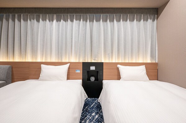 Down duvets, free wired Internet
