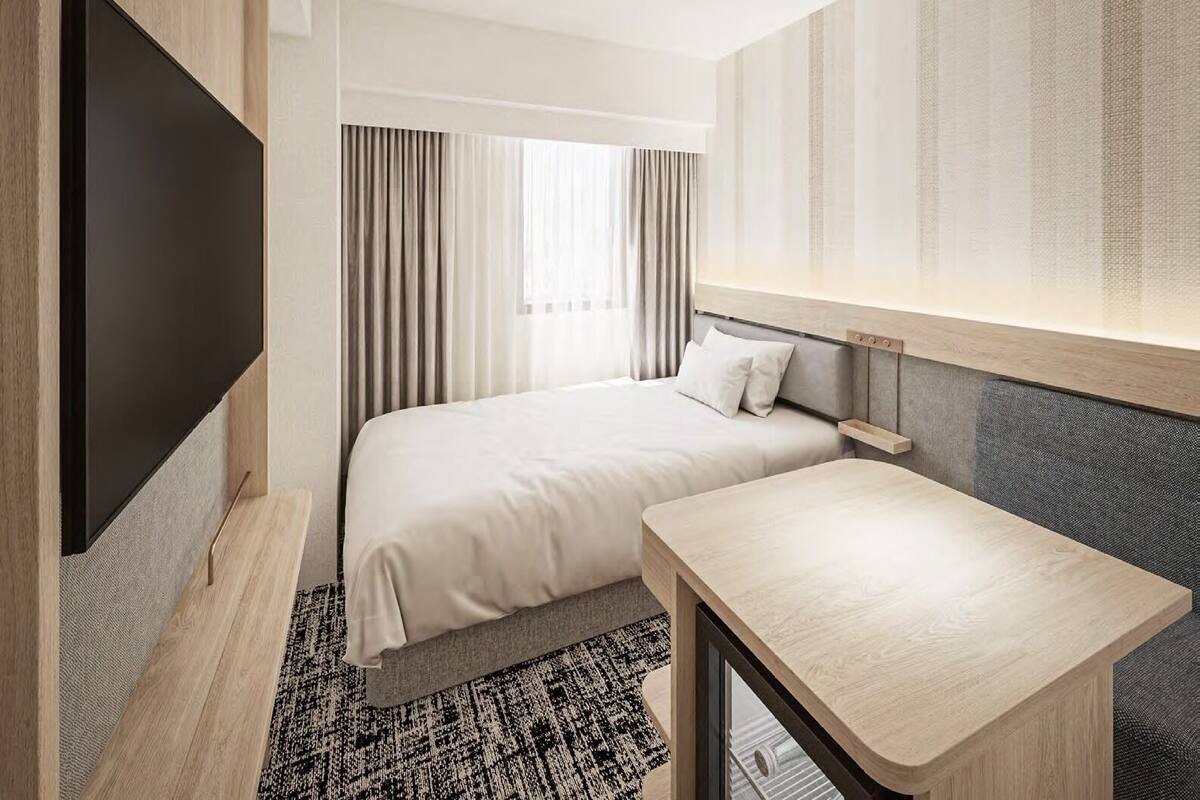 Down comforters, WiFi (free), bed sheets