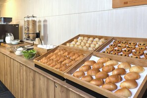 Daily continental breakfast (JPY 700 per person) - Washington R&B Hotel Ueno Hirokoji (Tokyo)