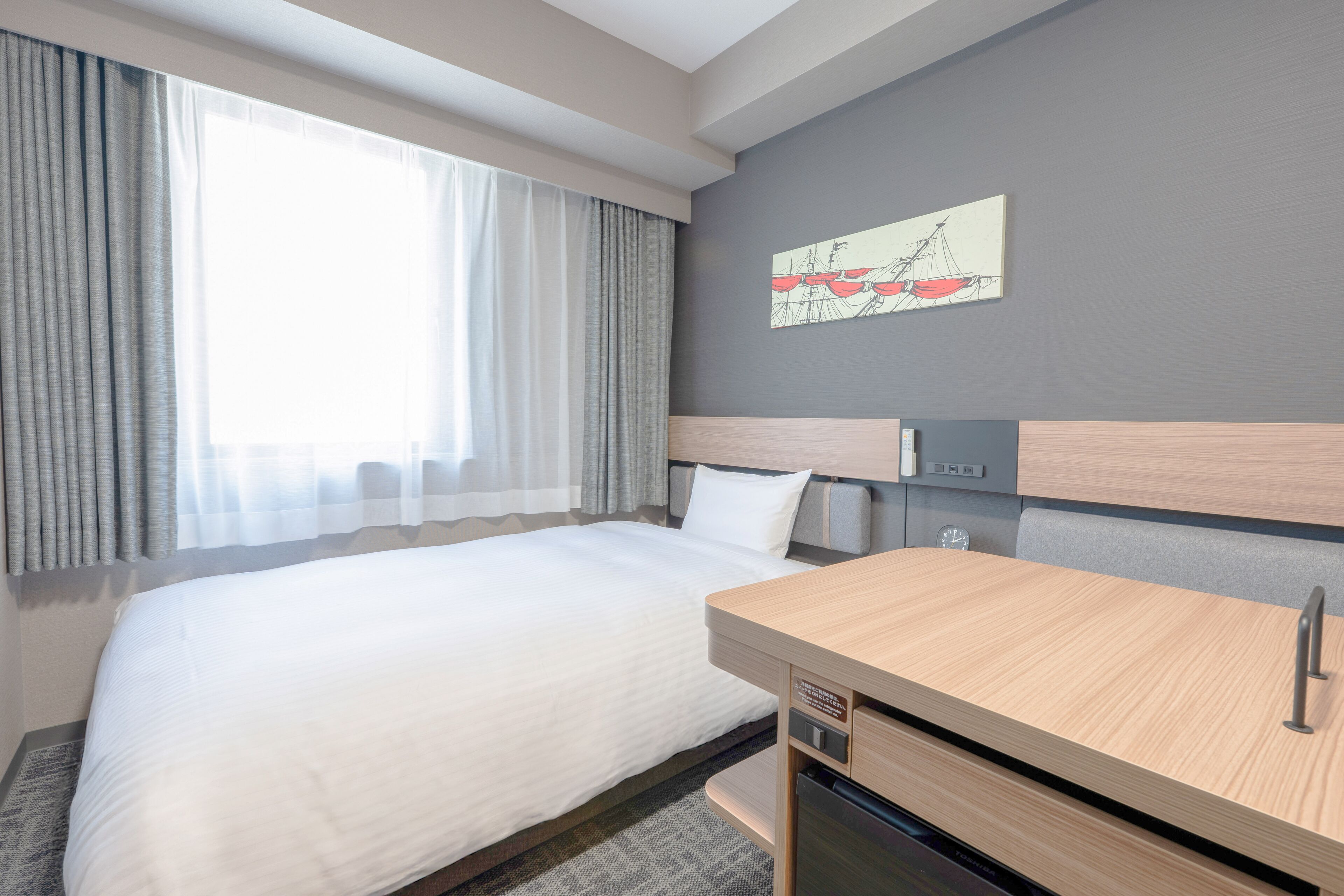 Desk, free WiFi, bed sheets