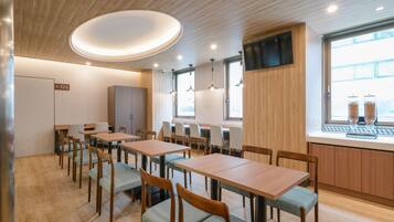 Petit déjeuner continental servi tous les jours en supplément