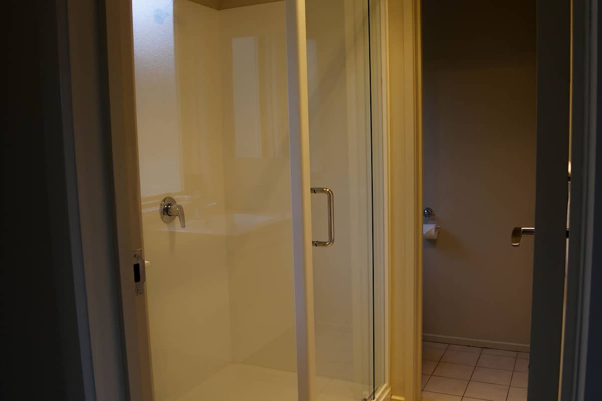 explorer family cottage | bathroom amenities | free toiletries, hair dryer, towels, soap