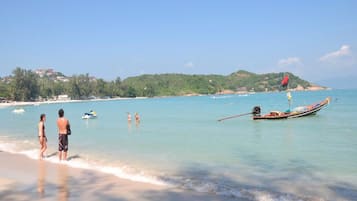 Sur la plage, bar sur la plage, kayak, aviron/canotage