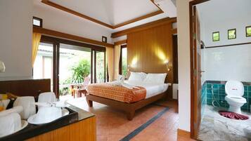 Honey Deluxe Room  | Hypo-allergenic bedding, pillowtop beds, minibar, in-room safe