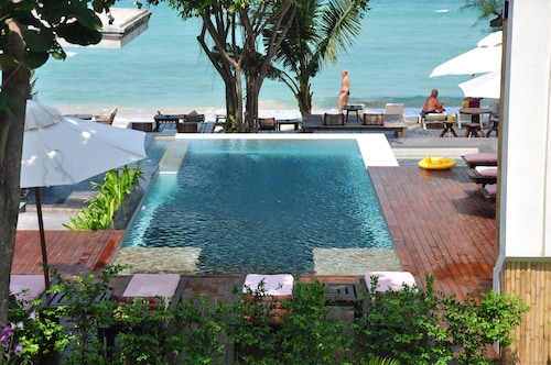 サムイ ハニー コテージズ ビーチ リゾート