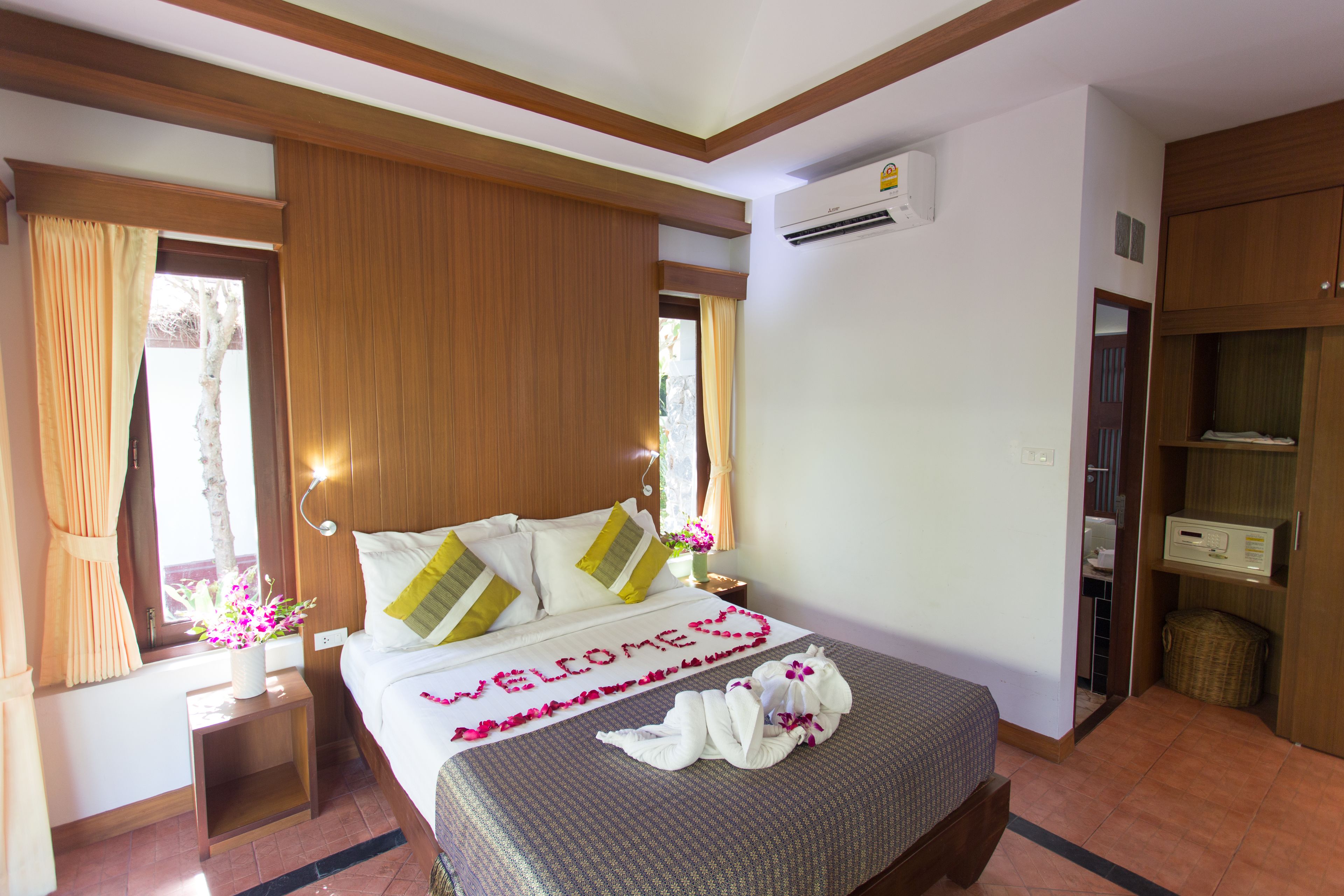 Honey Deluxe Room 