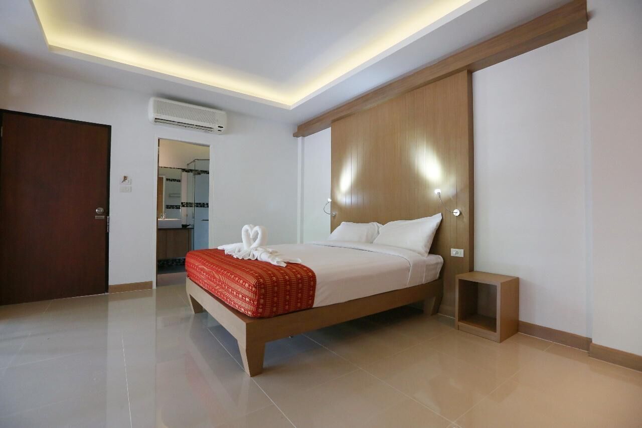 Hypo-allergenic bedding, pillowtop beds, minibar, in-room safe