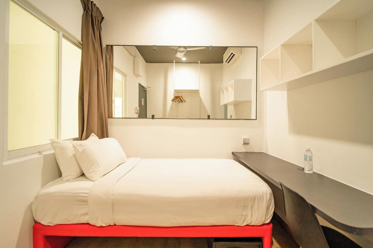 single room, 1 single bed | in-room safe, desk, laptop workspace, free wifi