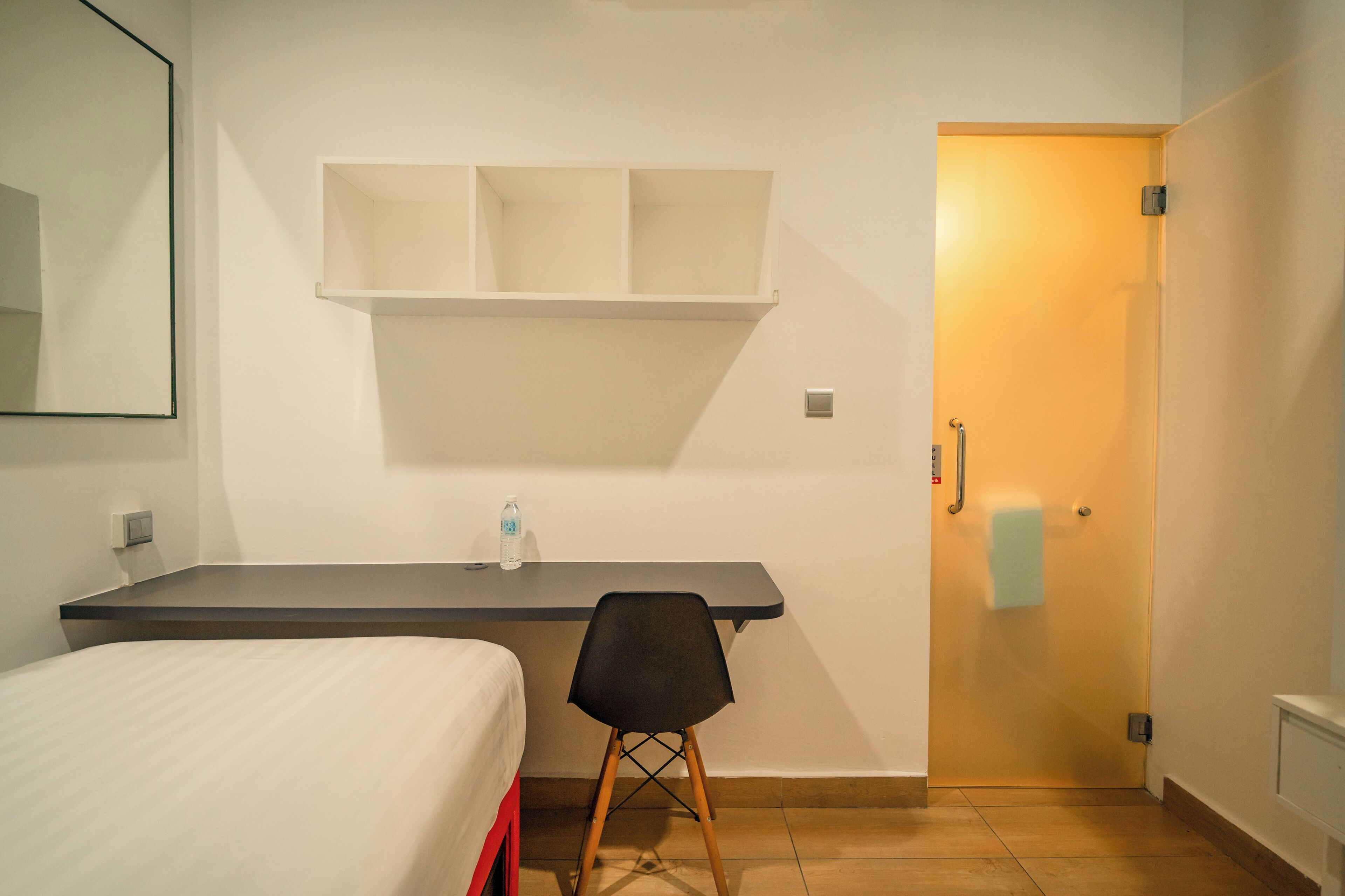single room, 1 single bed | in-room safe, desk, laptop workspace, free wifi