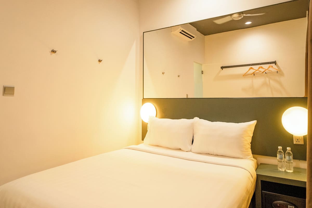 In-room safe, desk, laptop workspace, free WiFi