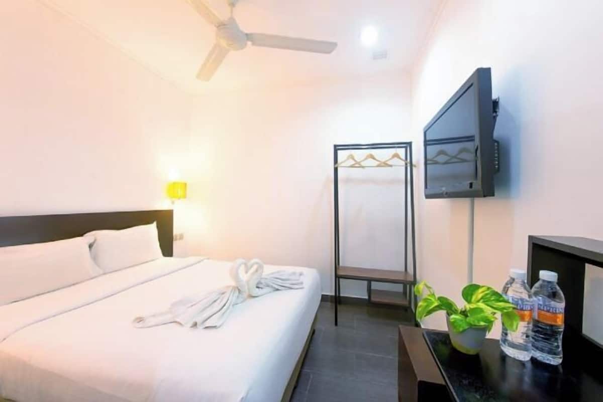 1 bedroom, in-room safe, desk, blackout drapes