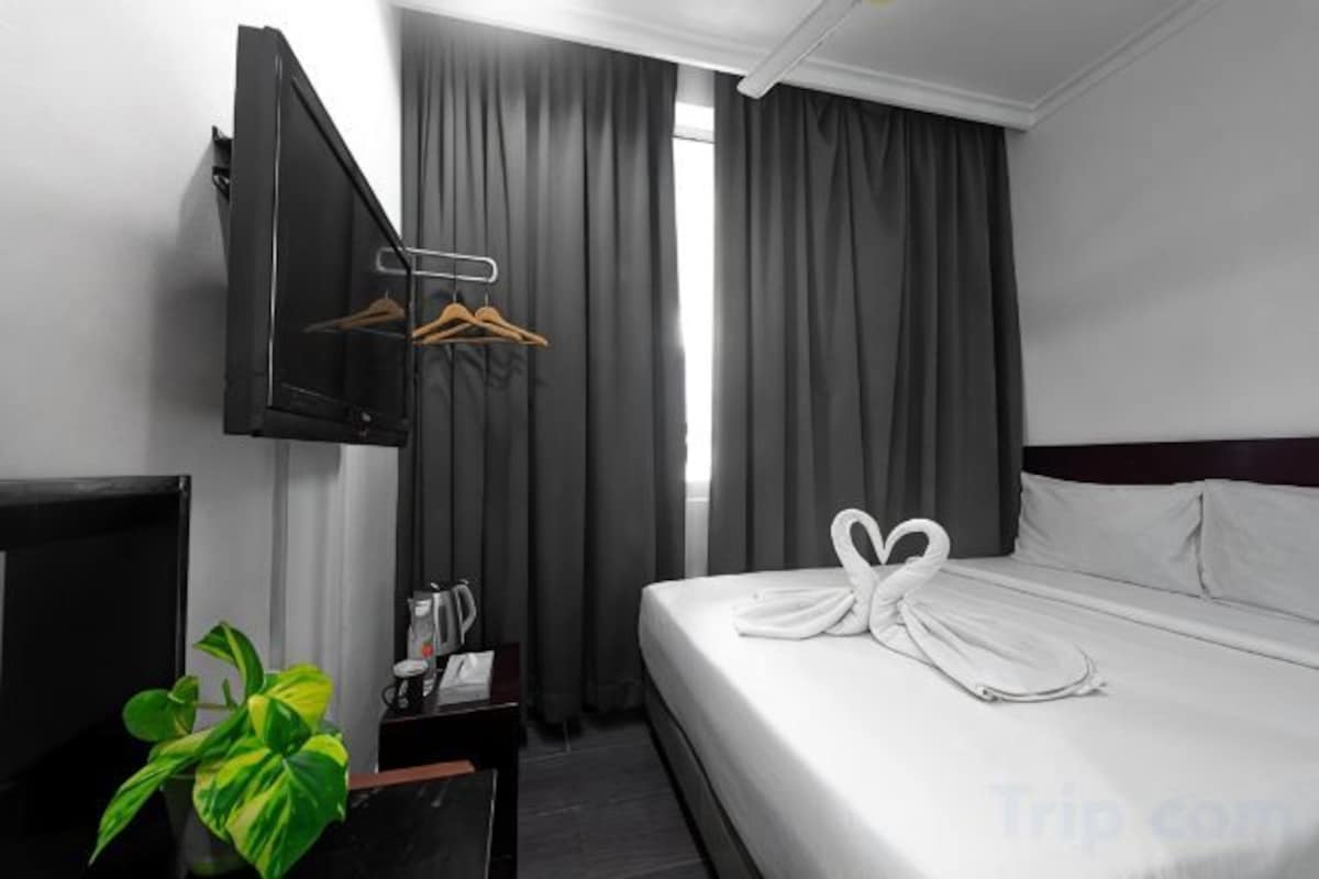 1 bedroom, in-room safe, desk, blackout drapes