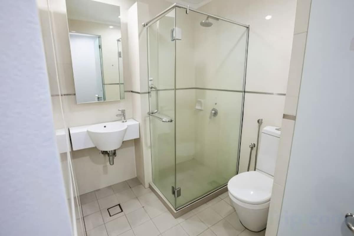 Bathroom | Shower, rainfall showerhead, free toiletries, hair dryer (on request)