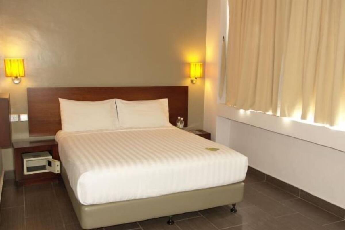 1 bedroom, in-room safe, desk, blackout drapes