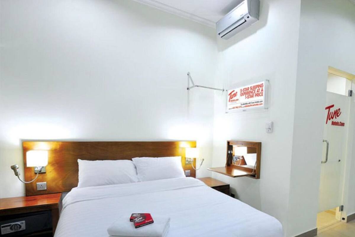 Double Room without Window | 1 bedroom, in-room safe, desk, blackout drapes