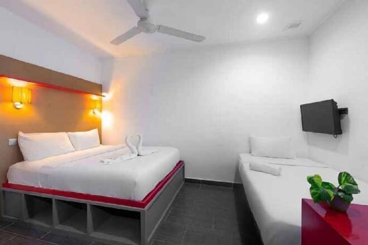 1 bedroom, in-room safe, desk, blackout drapes