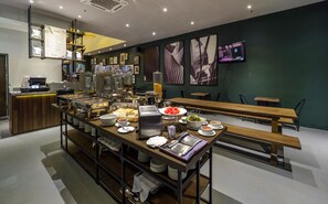 Tägliches Frühstücksbuffet gegen Gebühr