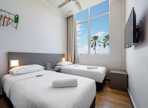 In-room safe, desk, blackout curtains, free WiFi - Tune Hotels - 1 Borneo, Kota Kinabalu (Kota Kinabalu)