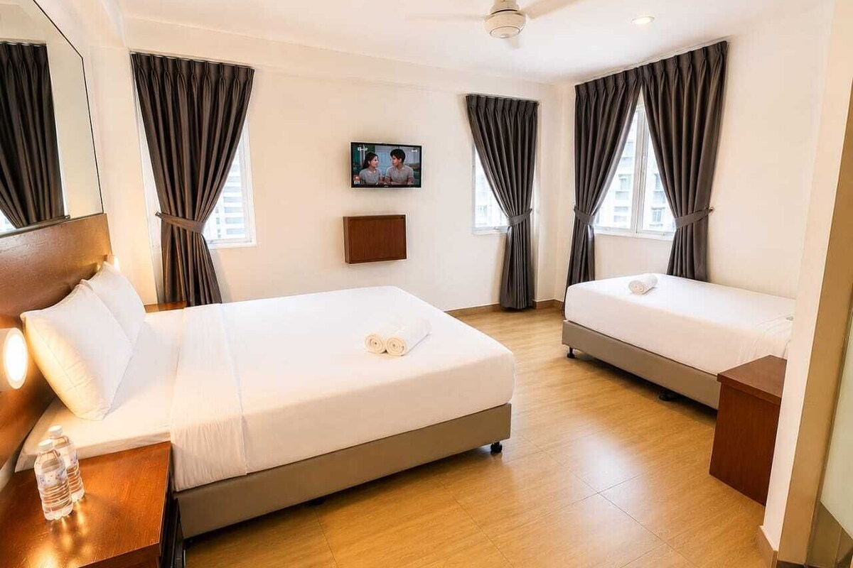 Triple Room | In-room safe, desk, blackout curtains, free WiFi