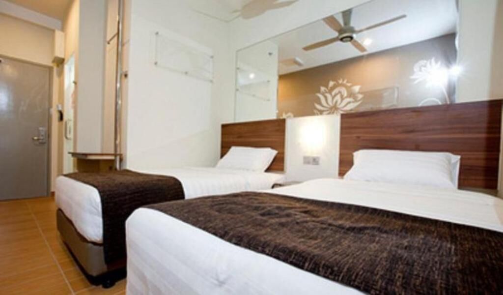 Safe på rommet, skrivebord, blendingsgardiner og wi-fi (inkludert)