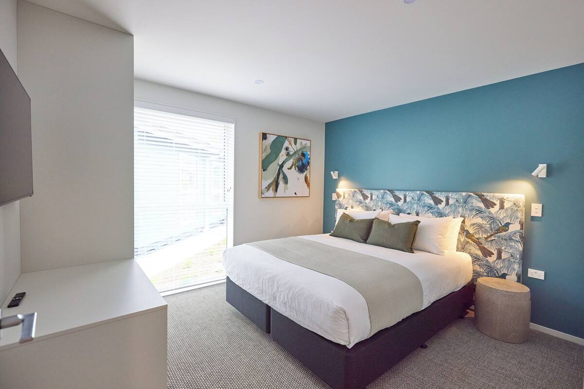 Blackout drapes, WiFi (free), individually decorated, bed sheets